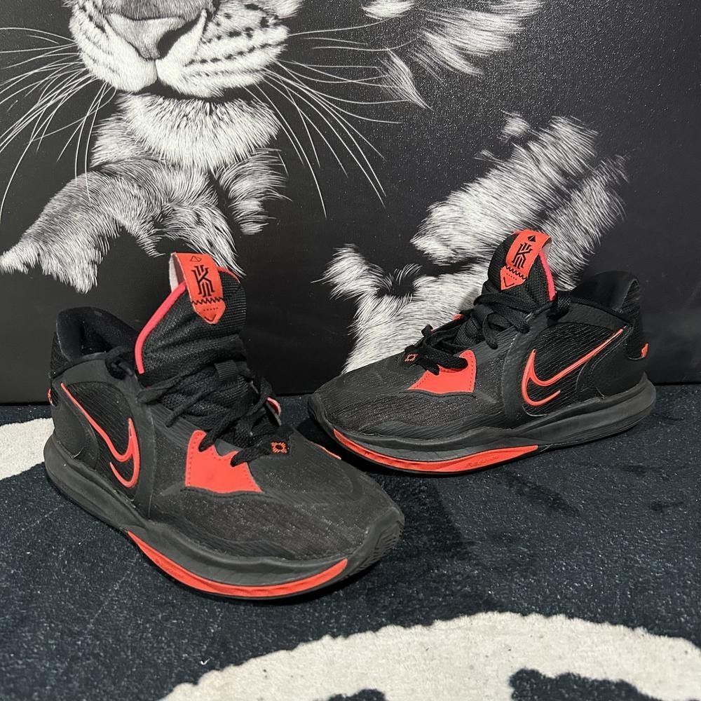Nike Kyrie Low 5 D16012-004 Athletic Sneaker Men's 7.5 Black Mesh Basketball